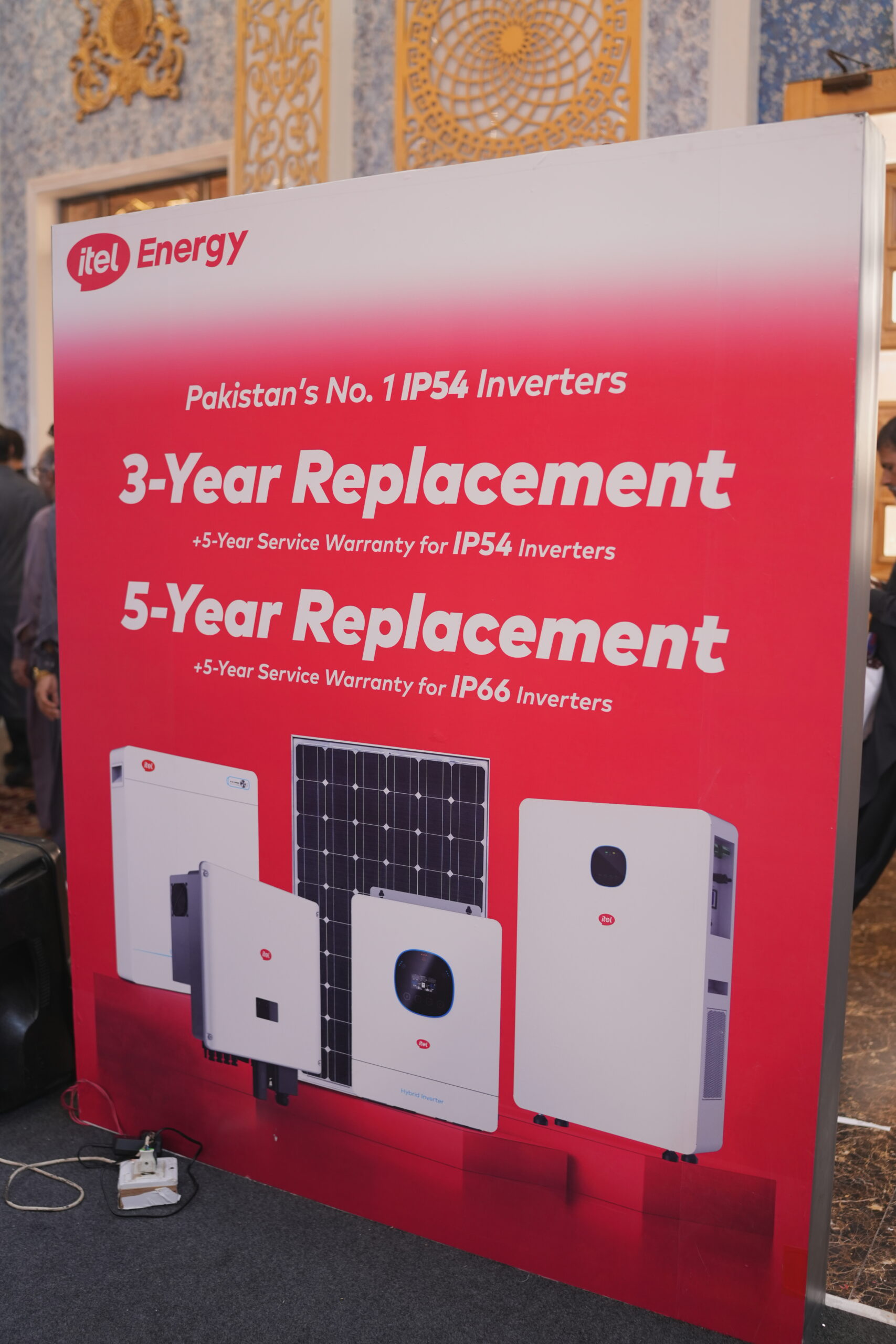 itel Energy illuminated energy storage system demonstration showing inverter, battery, grid, PV modules and loads